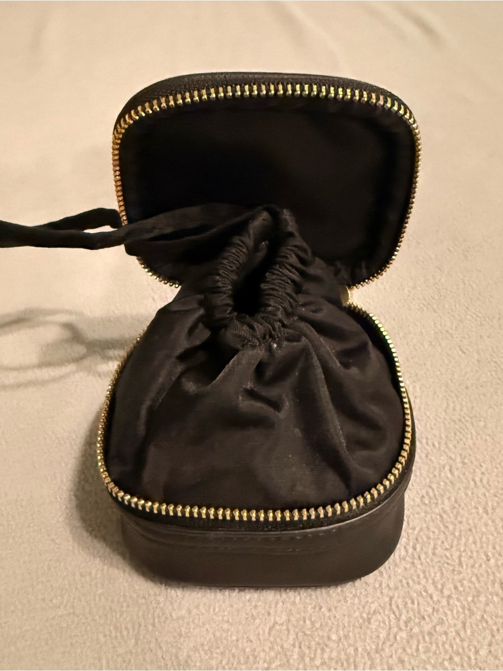 Tory Burch Black Logo Zipper Jewelry Box - Picture 11 of 12